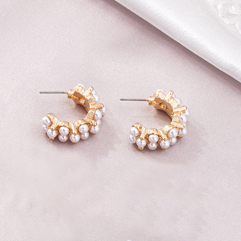 Fashion Pearl Big Circle Diamond Earrings display picture 4