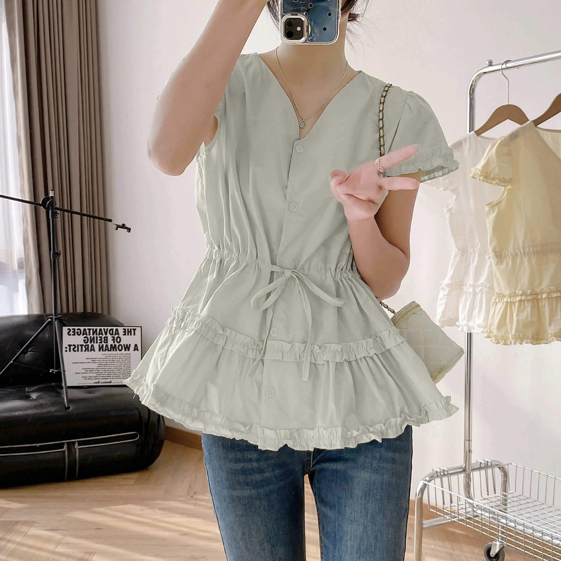 Design shirt, fashionable T-shirt, Japanese and Korean, trend of season, V-neckline, for teenagers, with short sleeve