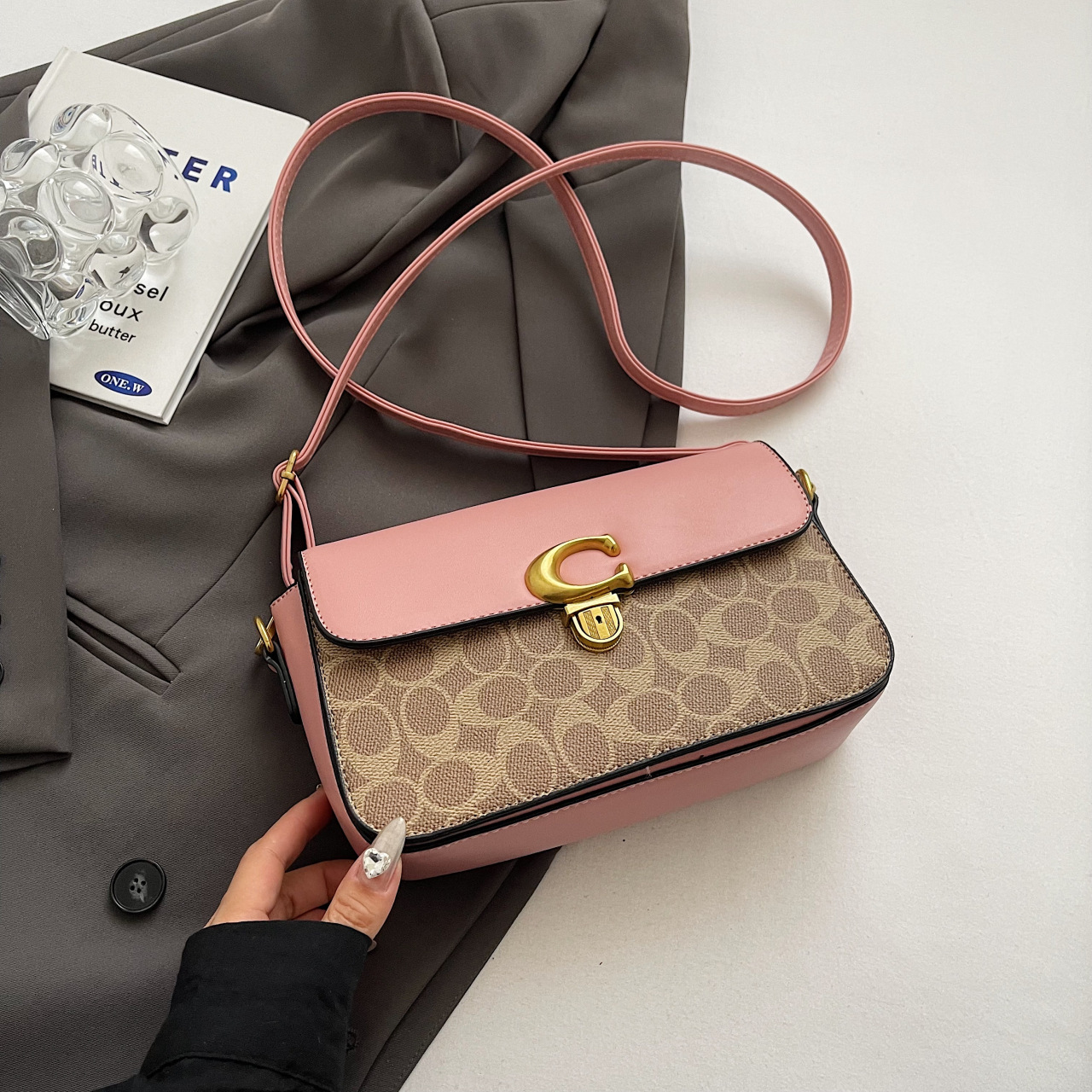 Bolso cuadrado pequeño clásico de presbiterio transfronterizo bags2024 comercio exterior color a juego C casa moda Europa y América retro bolso de mensajero de un solo hombro