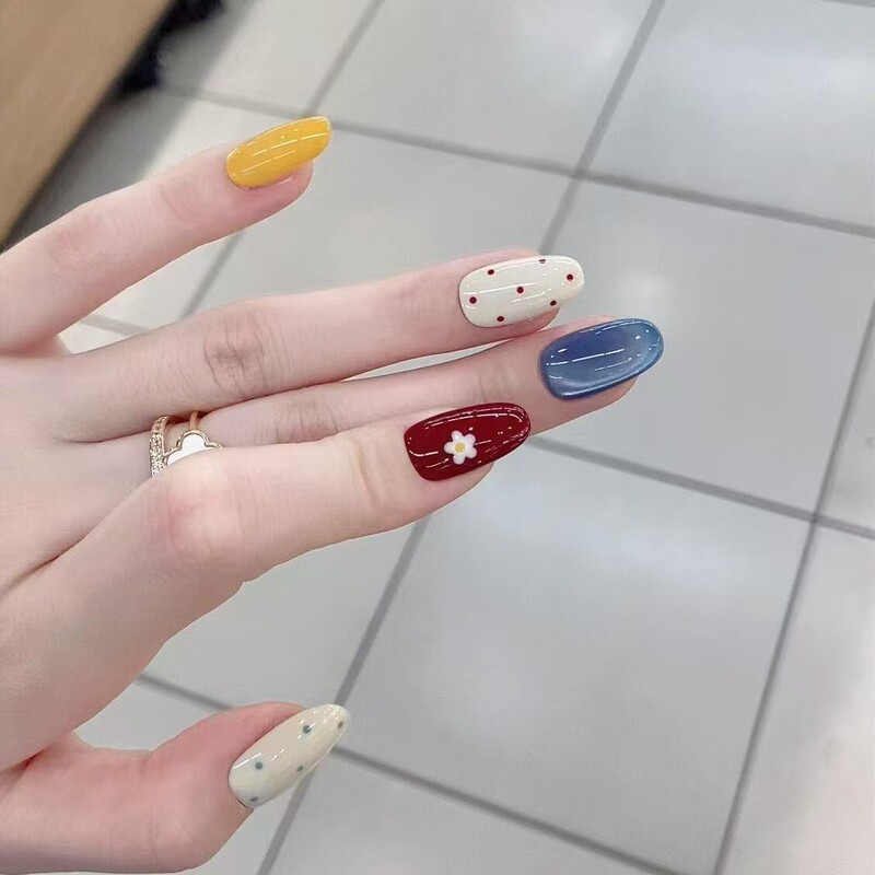 Hand-Wearing Nails, Summer Dopamine Short Manicure Patches, Energetic Girls, Simple Color-Changing Fake Nails for Students