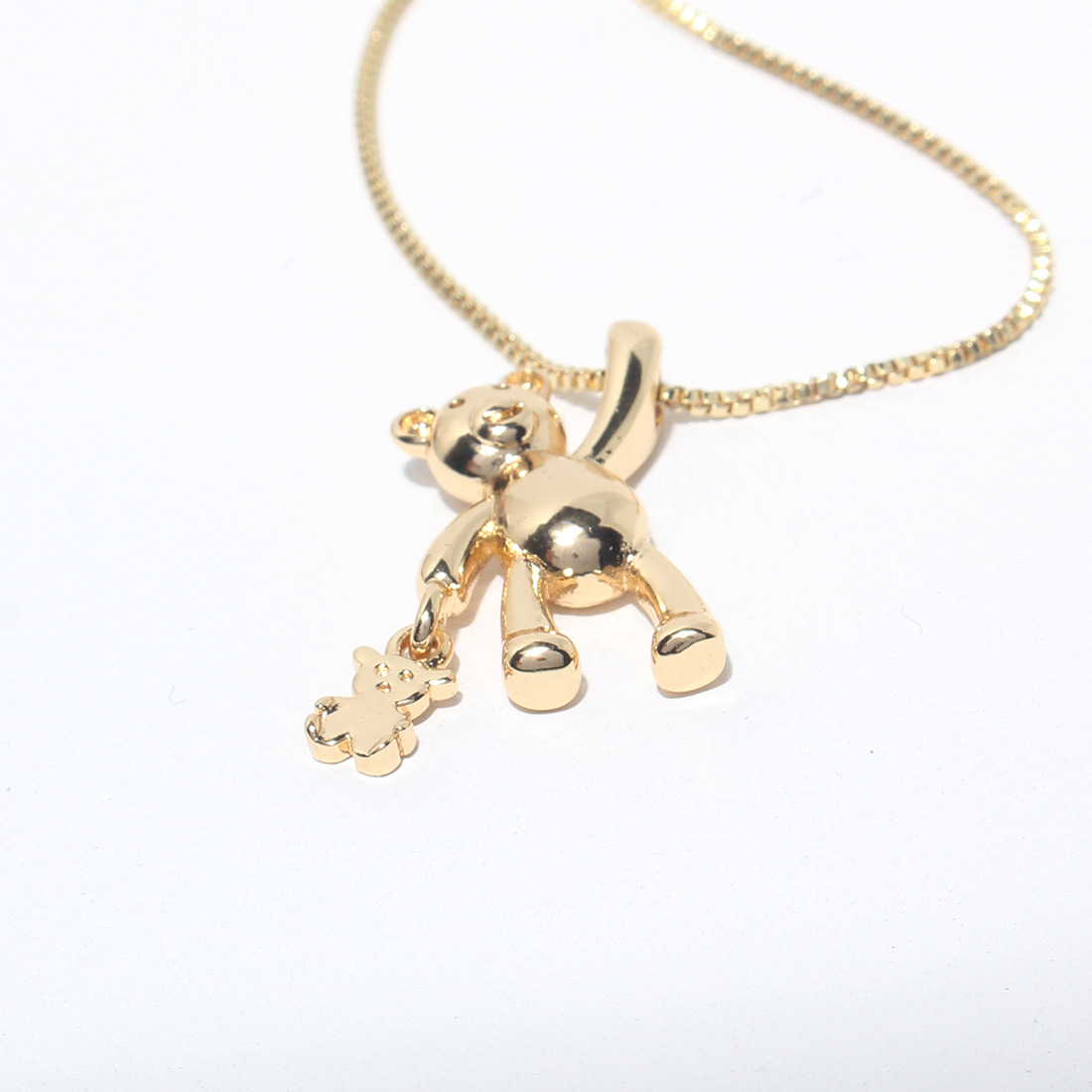 Fashion simple womenu0027s creative heart-shaped bear pendant copper gold-plated necklace