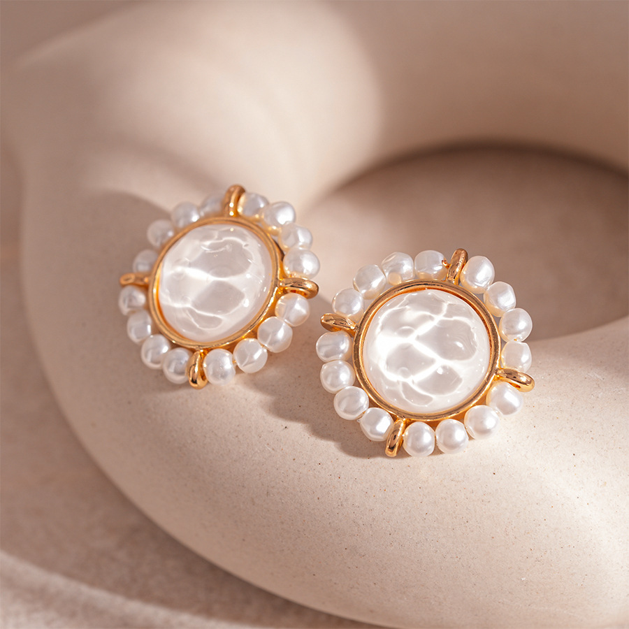 30g Weight 0.03µm Gold Plating Thickness Electroplating Gold Plating Process Alloy Ear Needle Material Copper Plated Plating Material Ear Studs Classification 1 Pair Quantity Holiday, Daily Occasion Alloy Material Flower Pattern Women's Gender Elegant, Retro Style Enamel Craft 1 Pair Elegant Retro Flower Enamel Alloy Drop Earrings Ear Studs 9