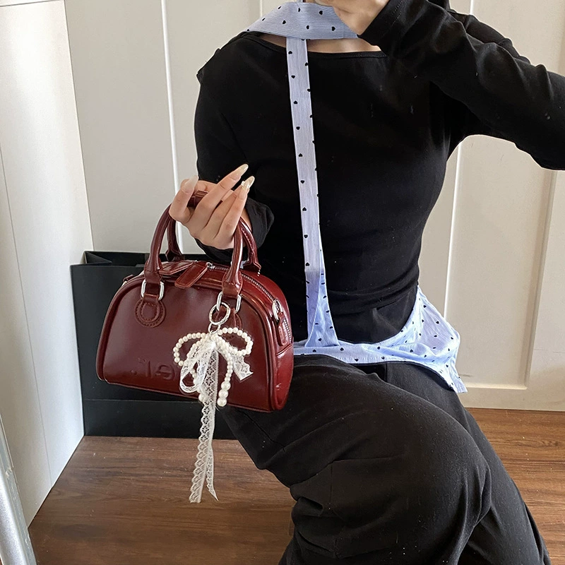 Fashionable universal handheld spring underarm bag, shoulder bag, trend of season, high-quality style
