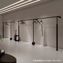���b��չʾ���Ϡ�����Ů�b�ꌣ�����؛�ܺ��s�ڒ��¼ܺ�ɫ��ؼ�