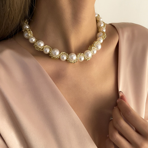 European and American cross-border metal twisted twist chain pearl necklace for women, retro temperament geometric single-layer necklace