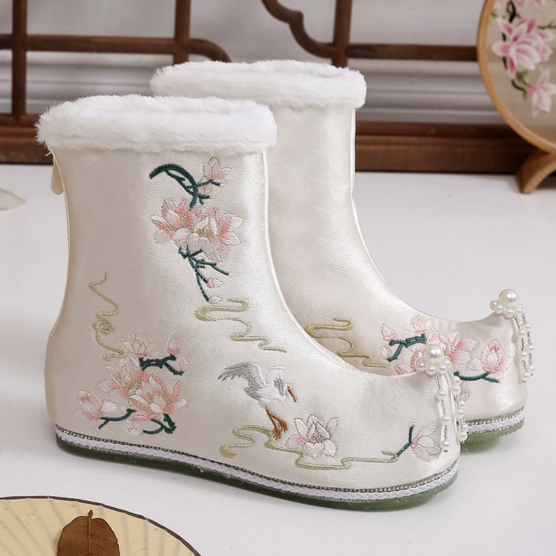 Осенние и зимние сапоги Hanfu женские короткие сапоги увеличены в мягкой подошве удобные вышитые туфли плюс бархатные хлопчатобумажные сапоги старинные туфли из ткани 326-22