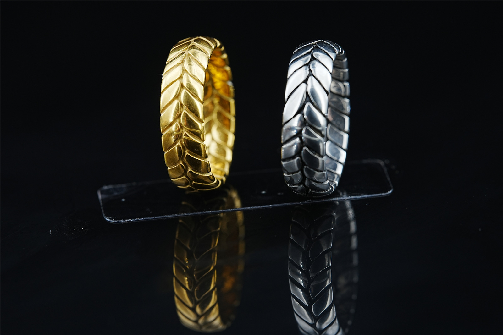 Retro Simple Style Solid Color Titanium Steel Irregular Plating Rings display picture 1