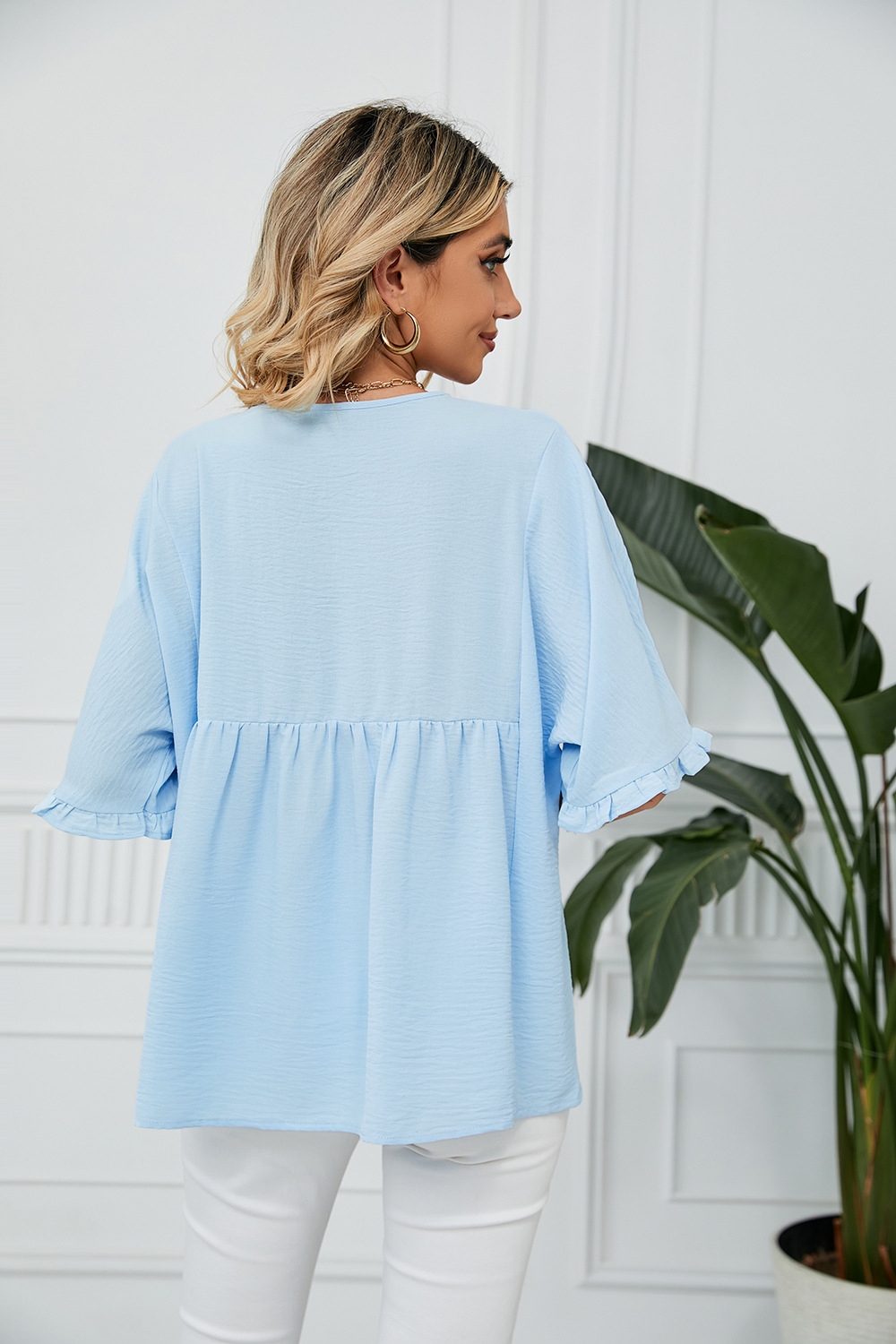 Γυναικεία ρούχα με μασίφ λαιμόκοψη σε φαρδιά πλισέ πάνελ με μεσαίο μανίκι μπλούζες σιφόν_voghion.com