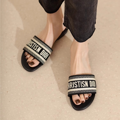 Fashionable Slippers for Women with Outer Design - 2025 New Women's Letter Slippers for Travel and Vacation - Flat Summer Women's Shoes