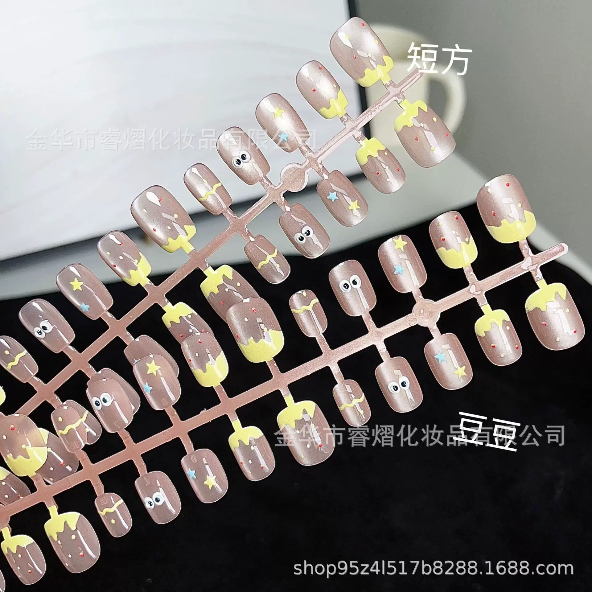 小黄人手工贴纸穿戴甲美甲成品甲片批发
