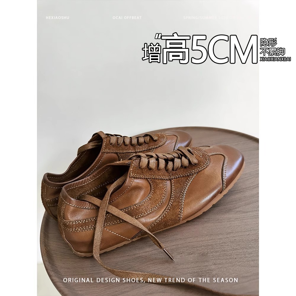 El hombre pequeño aumenta invisiblemente 3cm zapatos de entrenamiento alemanes zapatos Forrest Gump para mujer 2025 primavera nuevo estilo Merah zapatillas de deporte ligeras