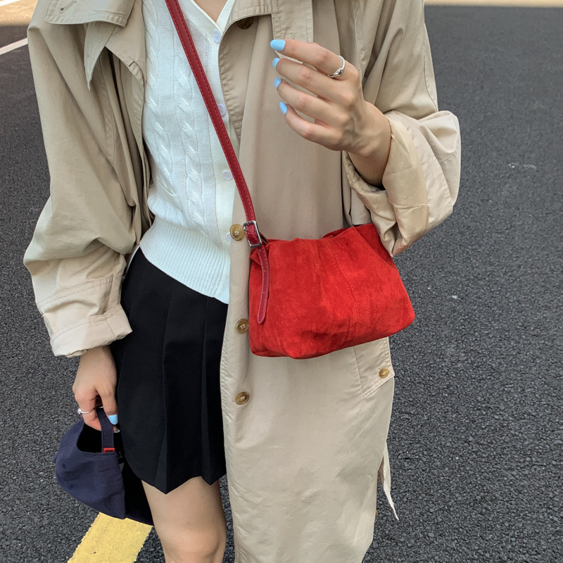 Korean Style 2025 New Red Suede Drawstring Bucket Bag Simple Versatile Commuter Shoulder & Crossbody Bag - Thumbnail 2