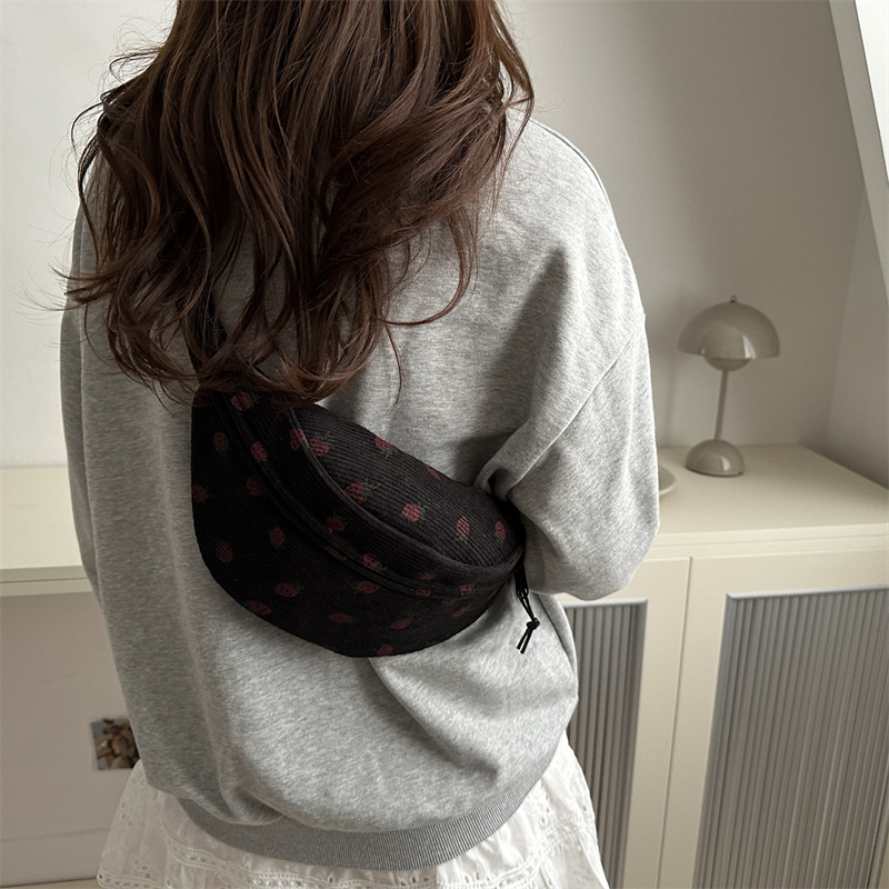 Pequeño bolso de cintura fresco, bolso de pecho deportivo, bolso de cintura de moda de nicho, bolso casual simple, bolso de viento para mujeres.
