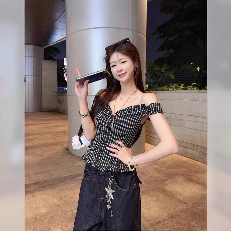 Korean-Style Plaid One-Shoulder Sleeveless Shirt for Women, Summer 2026 New Slim-Fit Waist-Cinching Pure Desire Hot Girl Short Top