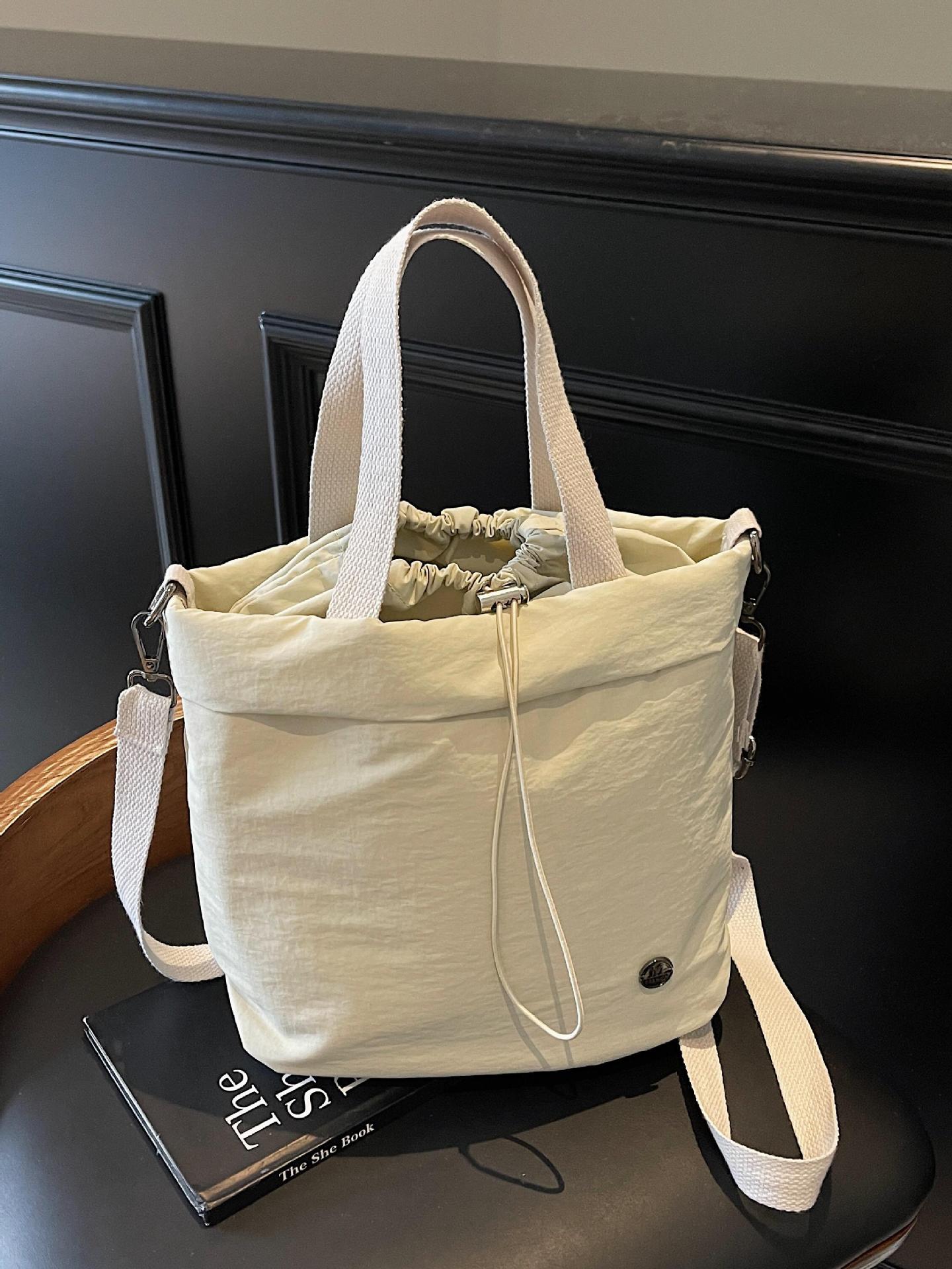 Bolso de lona para mujer 2025 nuevo bolso de cubo ligero y casual bolso de hombro portátil bolso de mensajero deportivo de fitness de gran capacidad