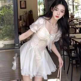 白月光连衣裙女夏日绝美在逃公主裙收腰蓬蓬裙子2026新品百搭短裙
