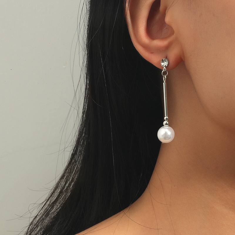 Elegant small design trend long earrings from pearl