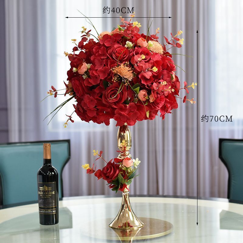 큰 빨간 황금 꽃 그릇