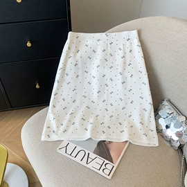 女式针织衫;连衣裙;女士短裤