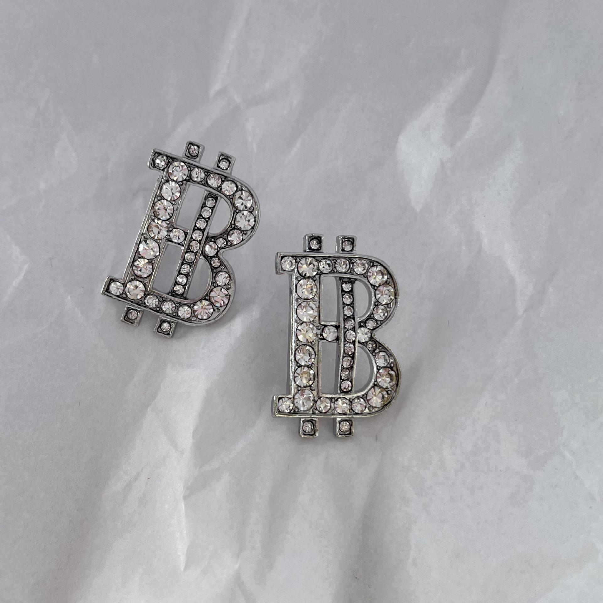 Femmes Hip Hop Lettre Alliage Des Boucles D'oreilles Incruster Strass Boucles D'oreilles display picture 5