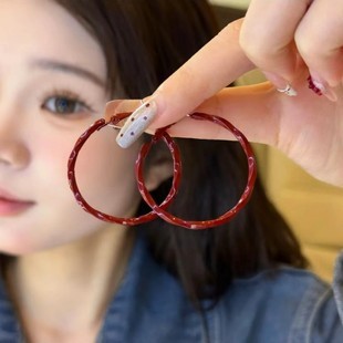 레드 트위스트 이어링