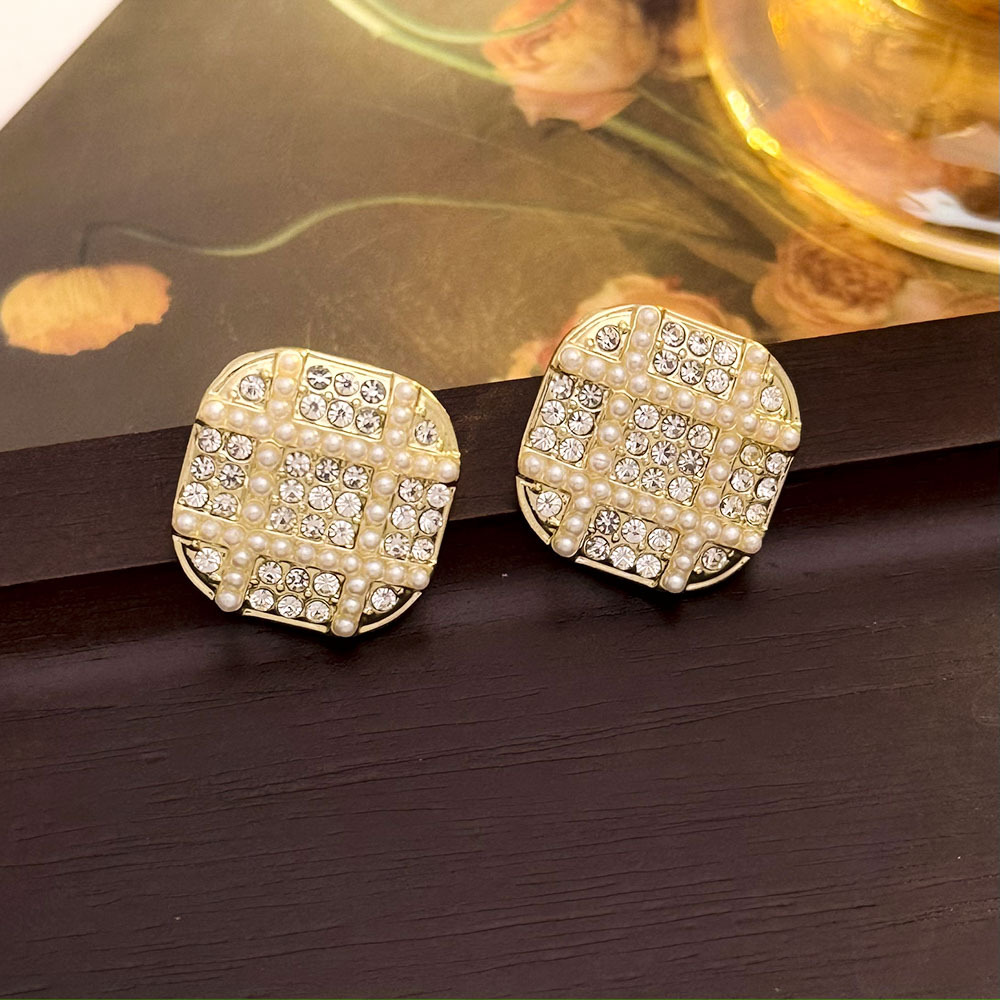 Pendientes geométricos de perlas con incrustaciones de diamantes coreanos sin orejas perforadas Pendientes de temperamento de nicho de alta gama Pendientes simples de moda de lujo ligero