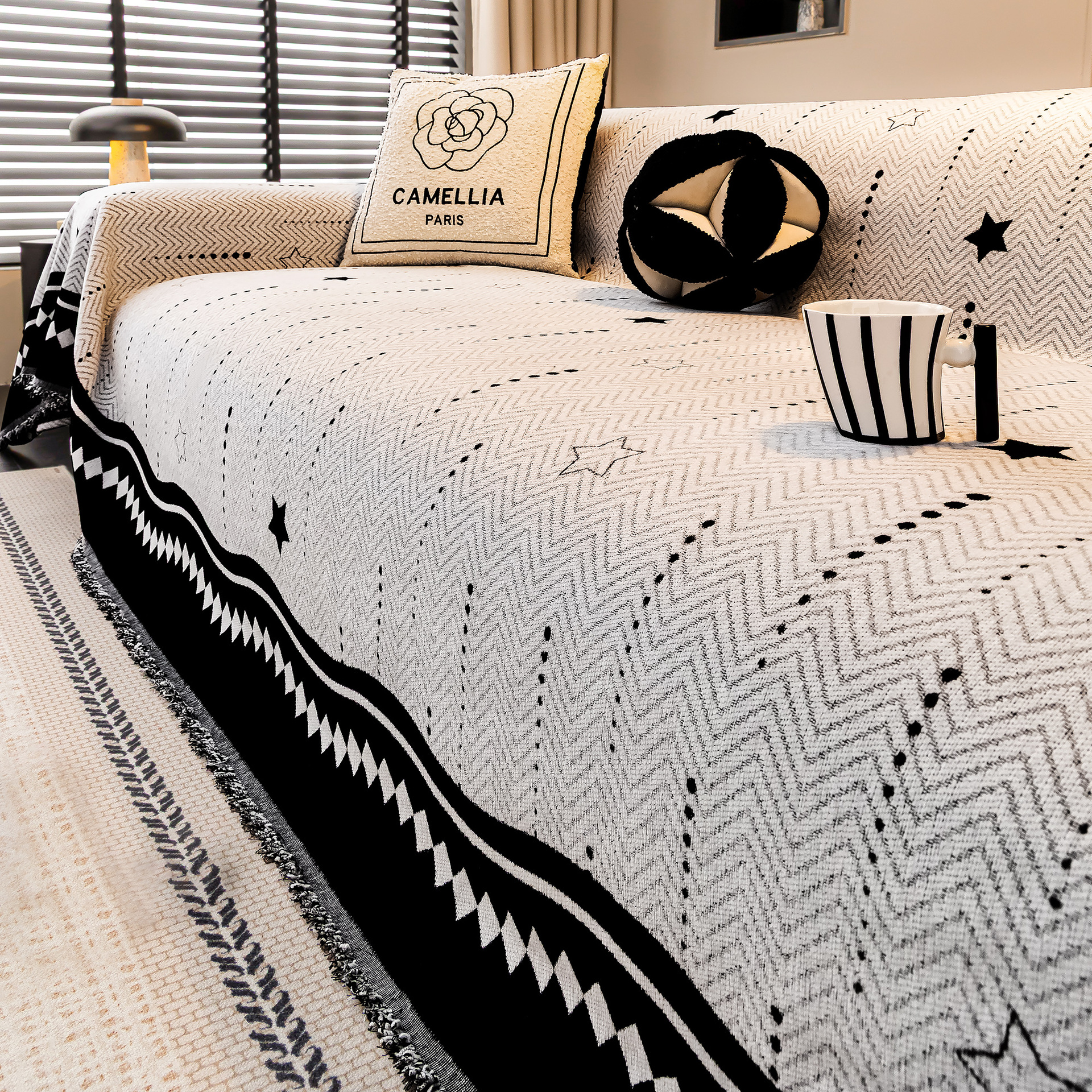 Sofá cubierta de alta sensación 2025 nuevo anti-gato atrapar tres asientos una toalla de sofá antideslizante de princesa una almohadilla de cobertura completa