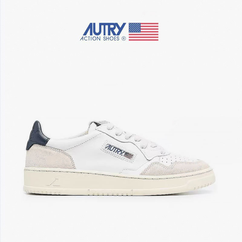 회색과 진한 파란색 꼬리