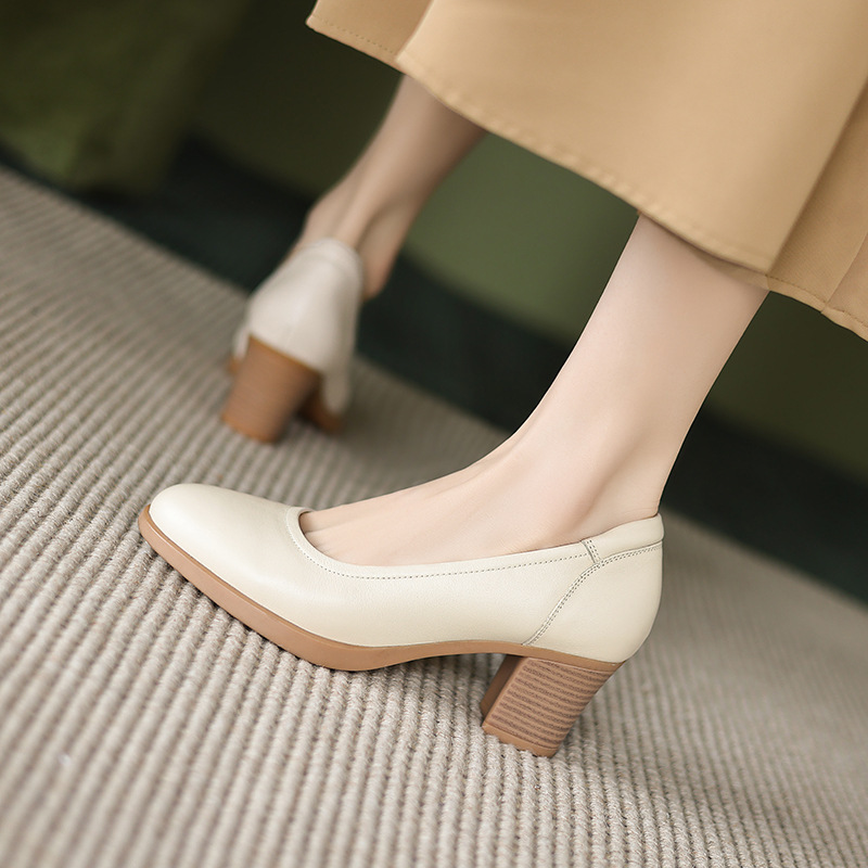 Plus Size 2025 Spring New High Heel Thick Heel Commuter Women's Shoes Shallow Mouth Milk White Soft Cowhide Comfortable Women's Shoes