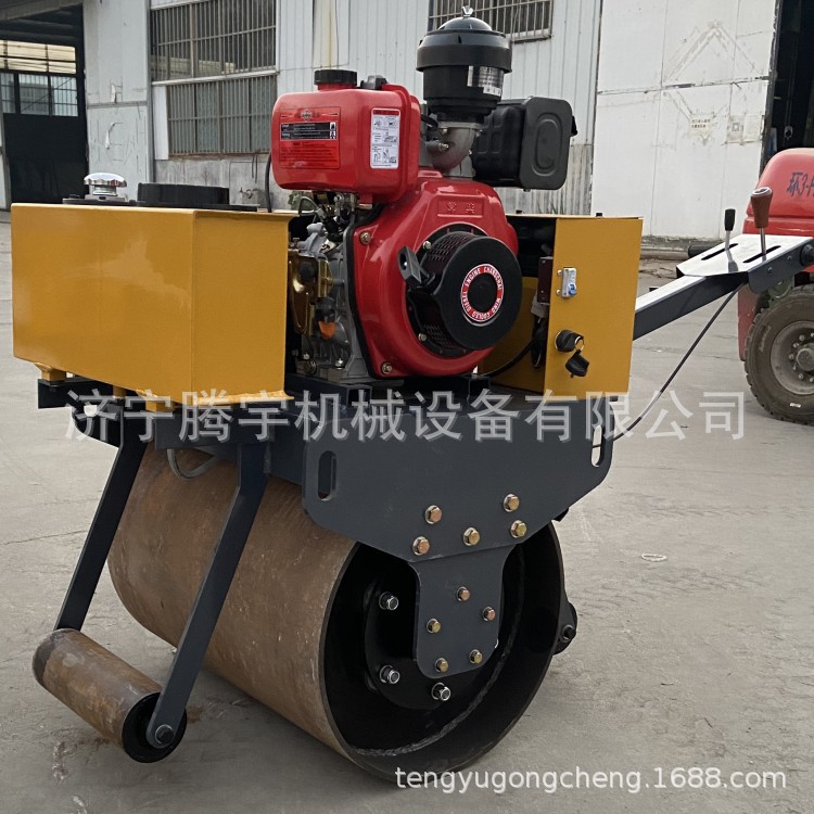 广西玉林手扶式单钢轮振动压路机 柴油手扶压路机 小型震动压草机