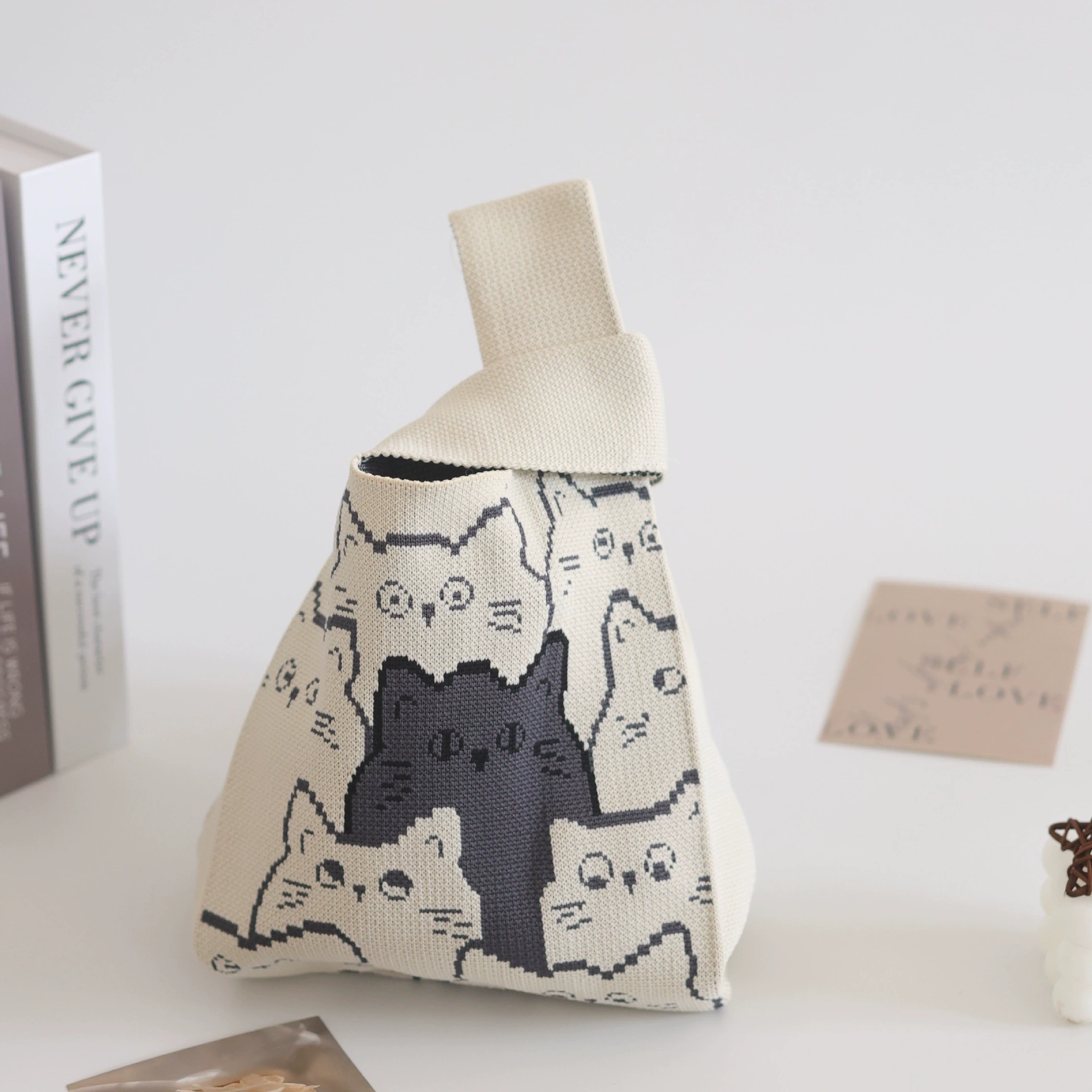 **Trendy Straw Shoulder Bag by 棉立坊 - Perfect for Fashion-Forward Internet Celebrities!**