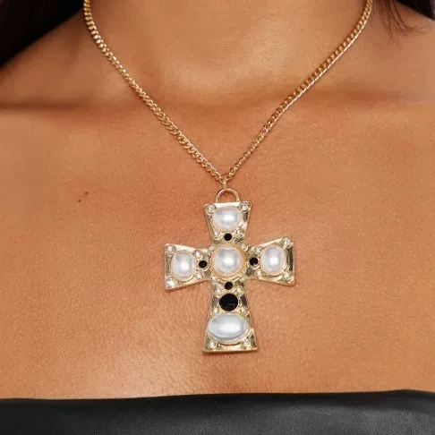 Imitation Pearl Metal Cross Pendant Wholesale European and American Cross-Border Punk Style Niche Necklace for Women High-End Clavicle Chain
