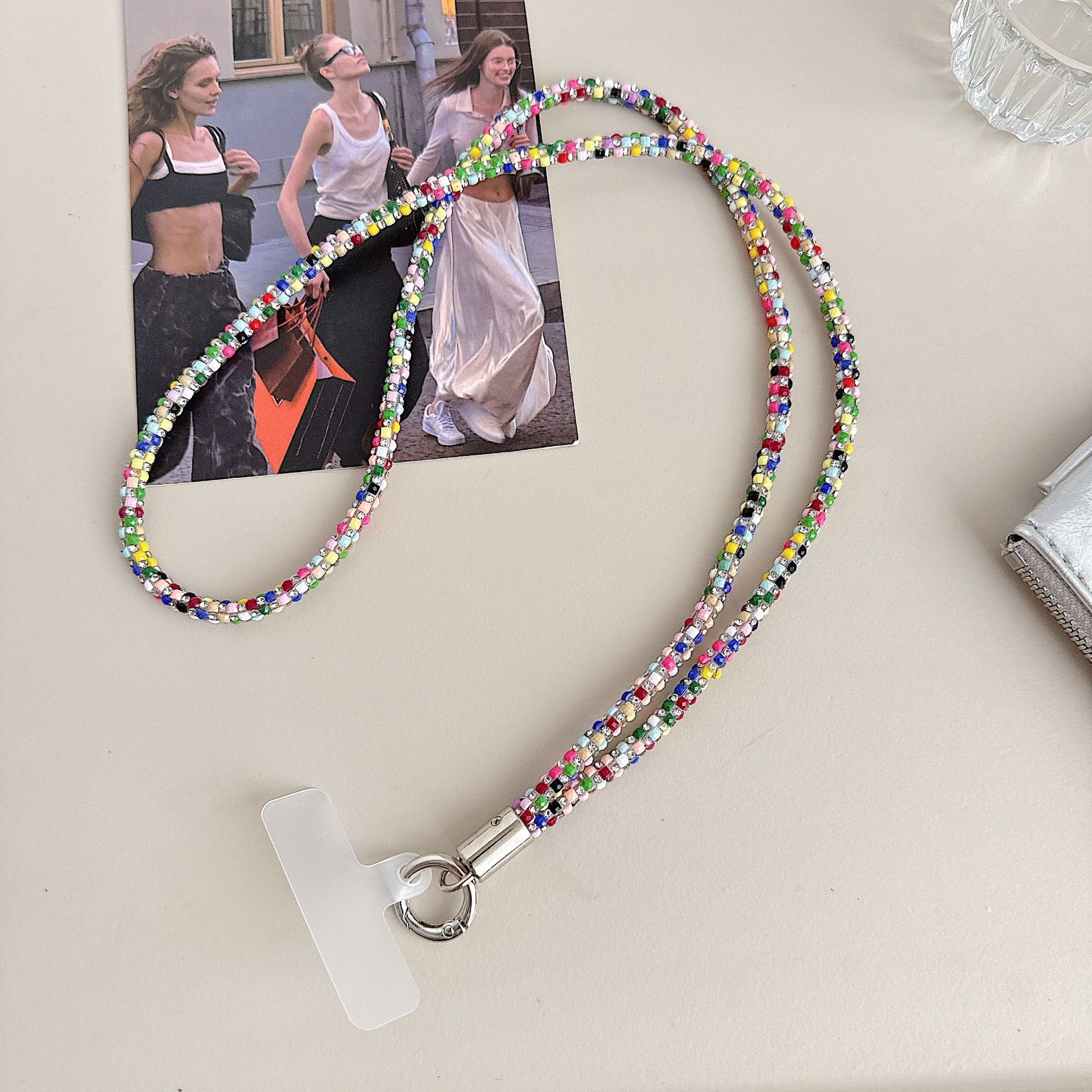 Cadena colgante de teléfono móvil de alta gama hecha a mano de boutique, sensación femenina de alta gama, lujo ligero, cadena colgante de diamante completo, cadena colgante de teléfono móvil de moda, sección larga y corta