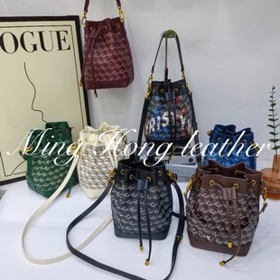 �羳Christy ng���|��ˮͰ����2025�¿�ӡ��ͨ�ڰٴ�μ�б��Ů��