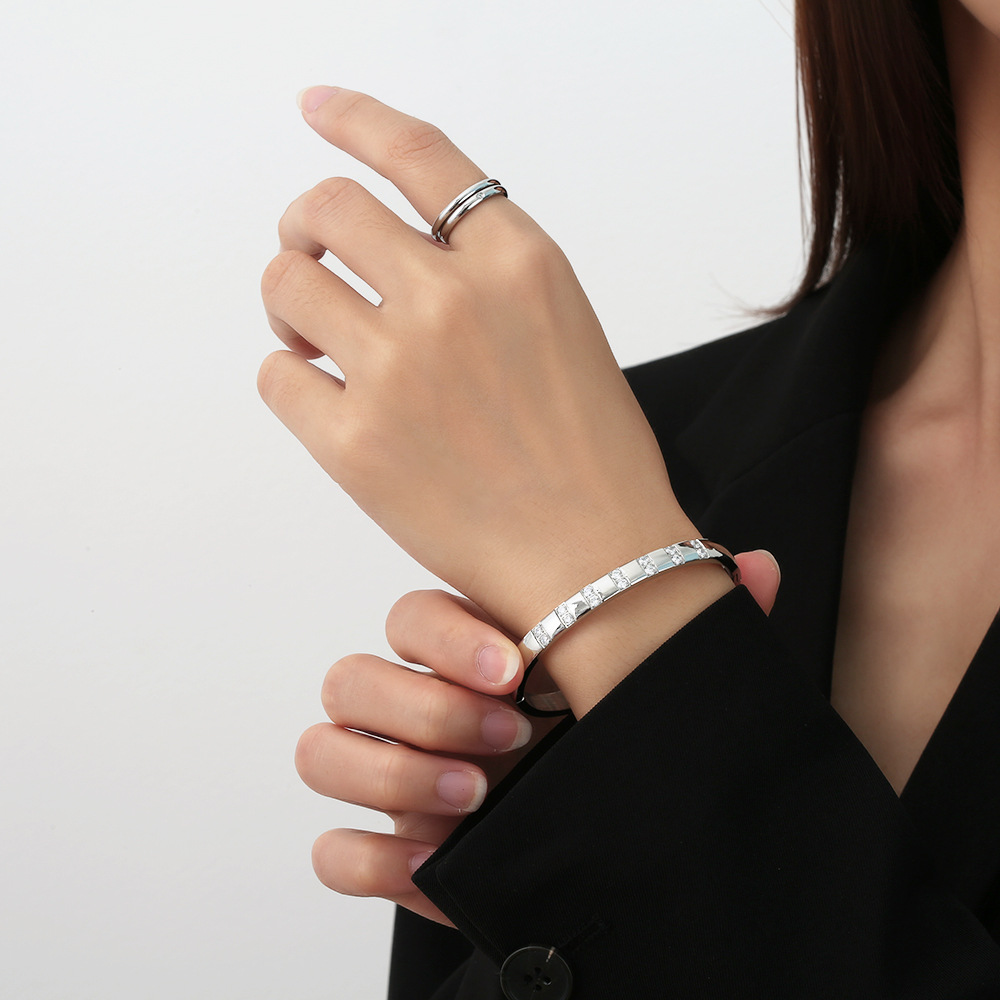 Bracciale in acciaio al titanio con zircone per uomo e donna_voghion.com