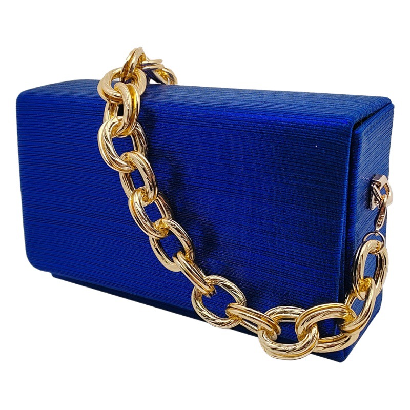 Bolso cuadrado pequeño estilo europeo y americano transfronterizo Bolso de noche de cadena especial Bolso versátil de alta calidad para mujer Bolso de hombro simple Fabricante de lotes