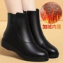 冬季平底新款时尚百搭女靴