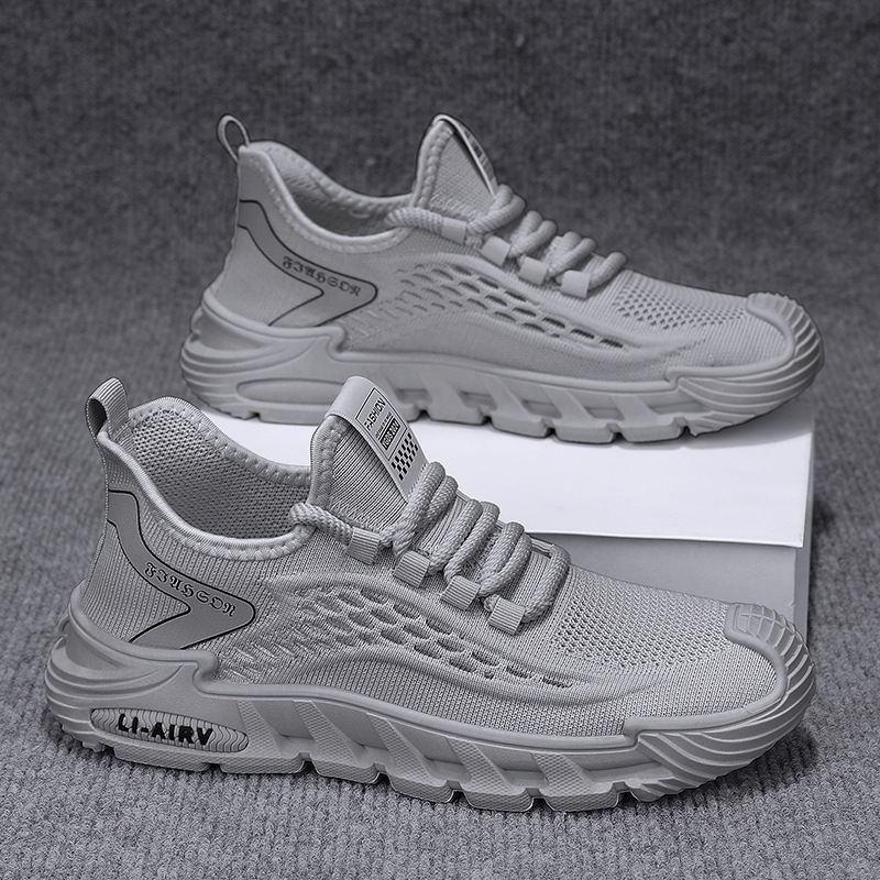 fashionable low running sneakers for leisure