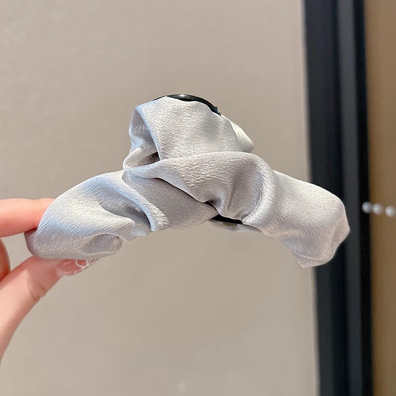 Clip de agarre de temperamento de alta calidad para mujeres de lujo ligero satén detrás de la cabeza de cabello de tiburón clip de cabello 2025 nuevo tocado francés