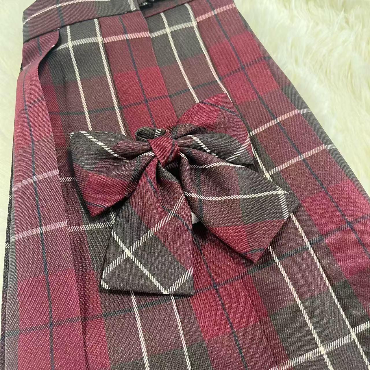 Большой красный галстук-бабочка