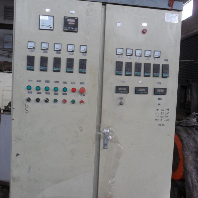 旧塑料造料机配电柜。二手塑料造料机配电箱。旧造料机配电箱。