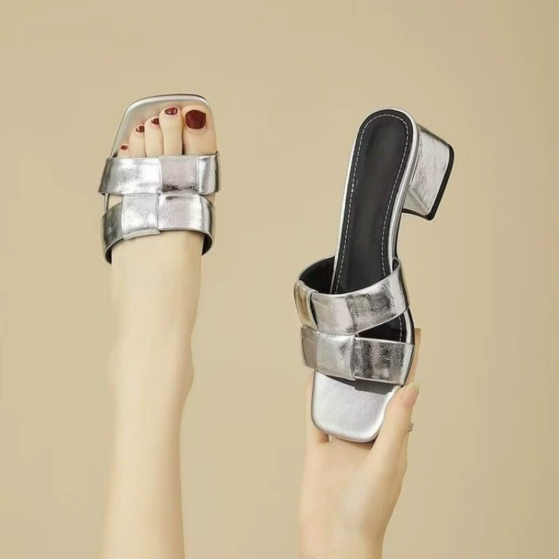 2025 новых летних сандалий на толстом каблуке серебристого цвета оптом, французские маленькие сандалии, удобная обувь для улицы, тапочки