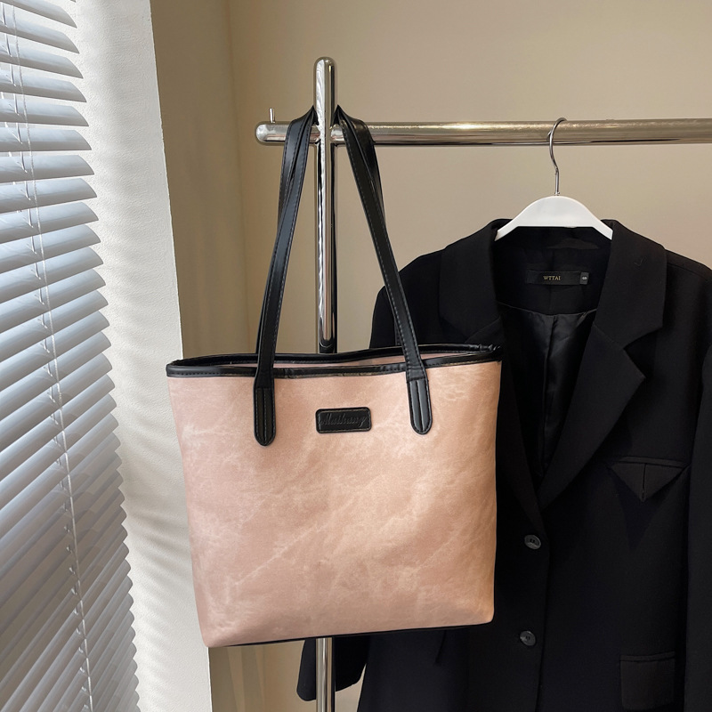 Bolso de gran capacidad de pase de alta calidad 2024 nuevo bolso femenino casual estilo occidental bolso de hombro salvaje bolso popular