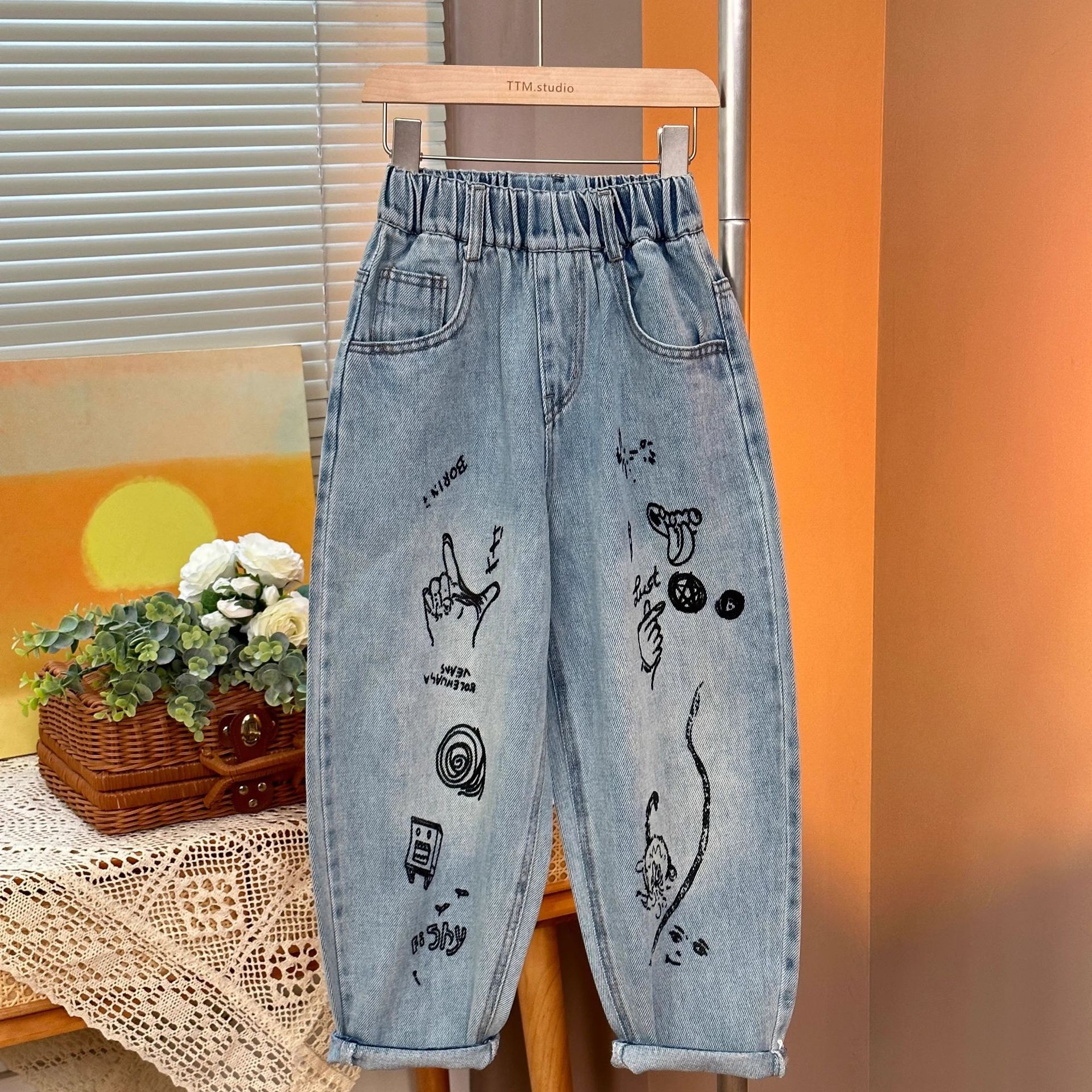 Loose Casual Boys and Girls Pants Cartoon Graffiti Dad Jeans Spring New Medium and Large Kidsren Loose Pants Summer