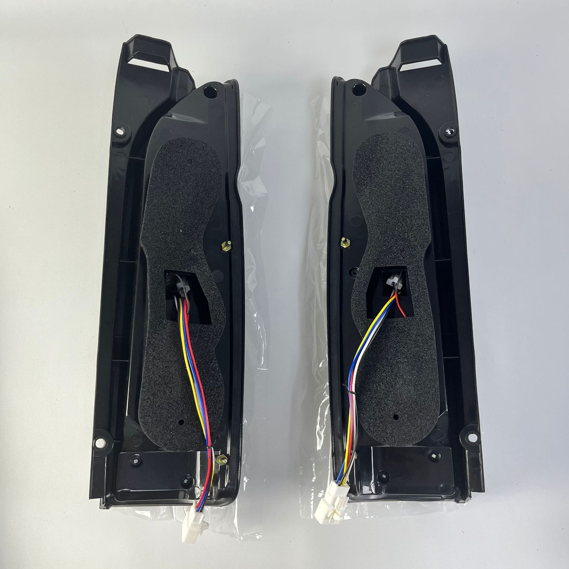 Suitable for 05-18 Toyota Hiace Hiace 200 Series Modified Led Taillights, Brake Lights, Flowing Water Turn Signals