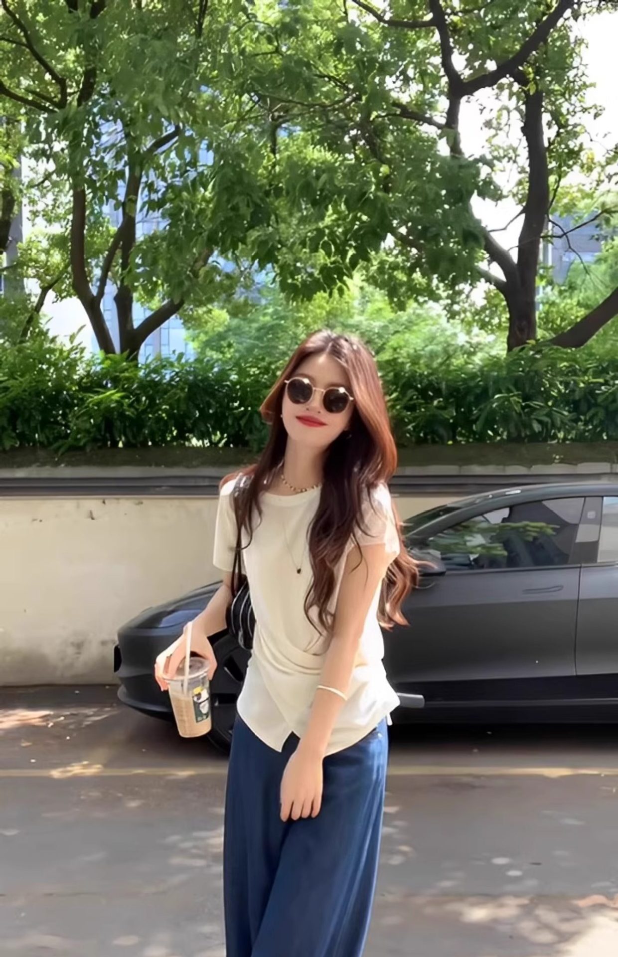 Áo thun nữ tay ngắn cổ tròn chất liệu sợi mát phối quai chéo bất đối xứng — sọc đen chi tiết 4