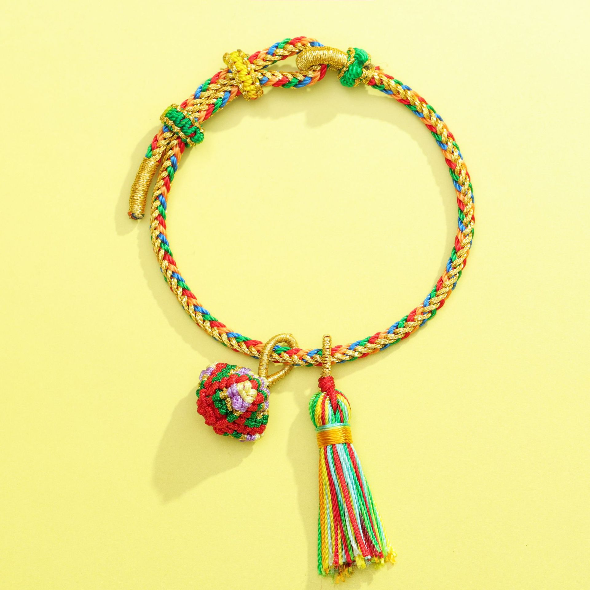 Thousands of miles of rivers and mountains of tassels colorful rice dumplings
