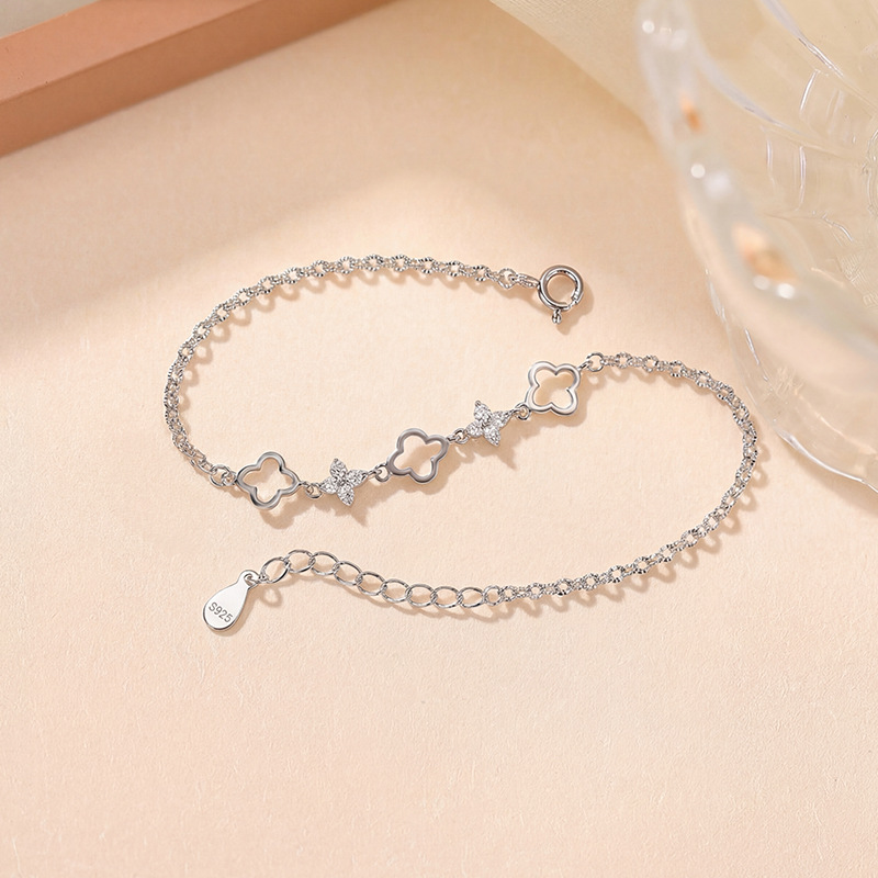 Vòng tay bạc S925 hình cỏ bốn lá nữ tính, phong cách tối giản — Bạc