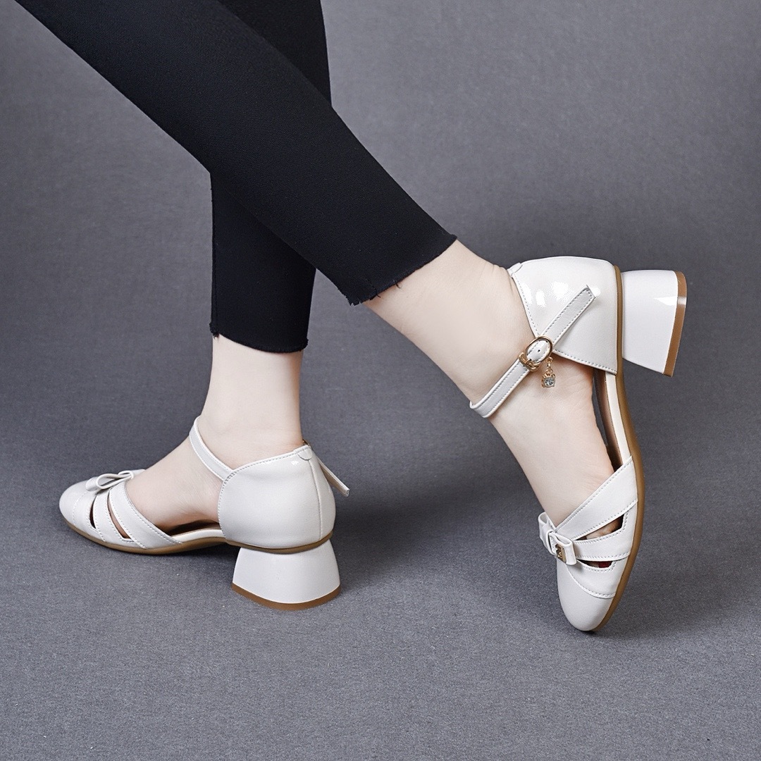 Sandal bít mũi nữ da sáng chế mũi tròn gót thô vừa phải — Màu đen