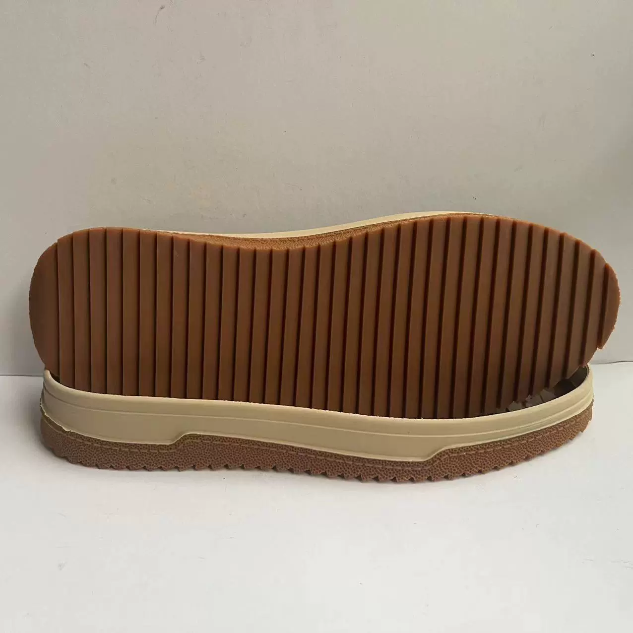 Дунгуань Hengda обувной материал резиновая доска подошва двухцветная износостойкая и нескользящая досуг